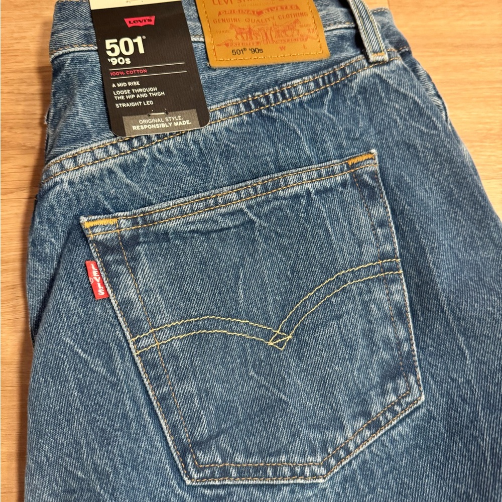 Levi's 501® '90s Women’s Straight Jeans in medium blue denim